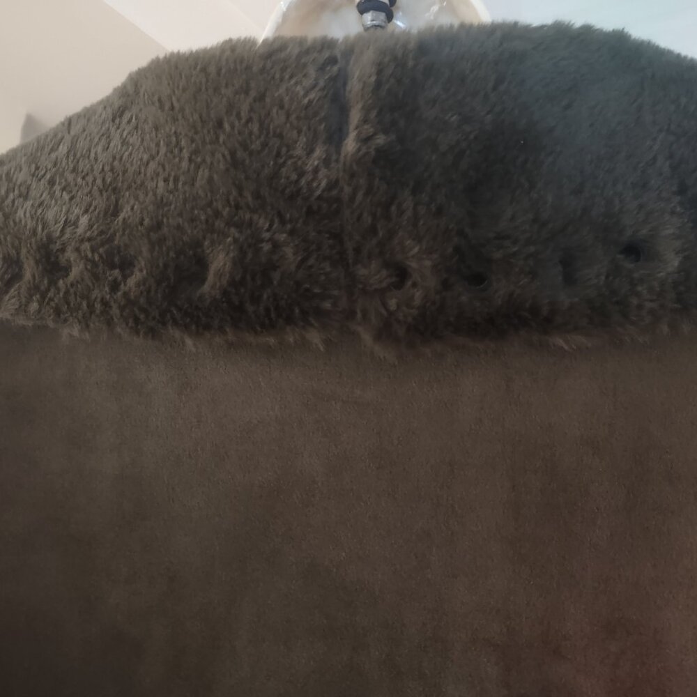 Love Token Olive Green Soft Suede-like Rabbit Fur Collar with Metal Stud Detail - Picture 11 of 13